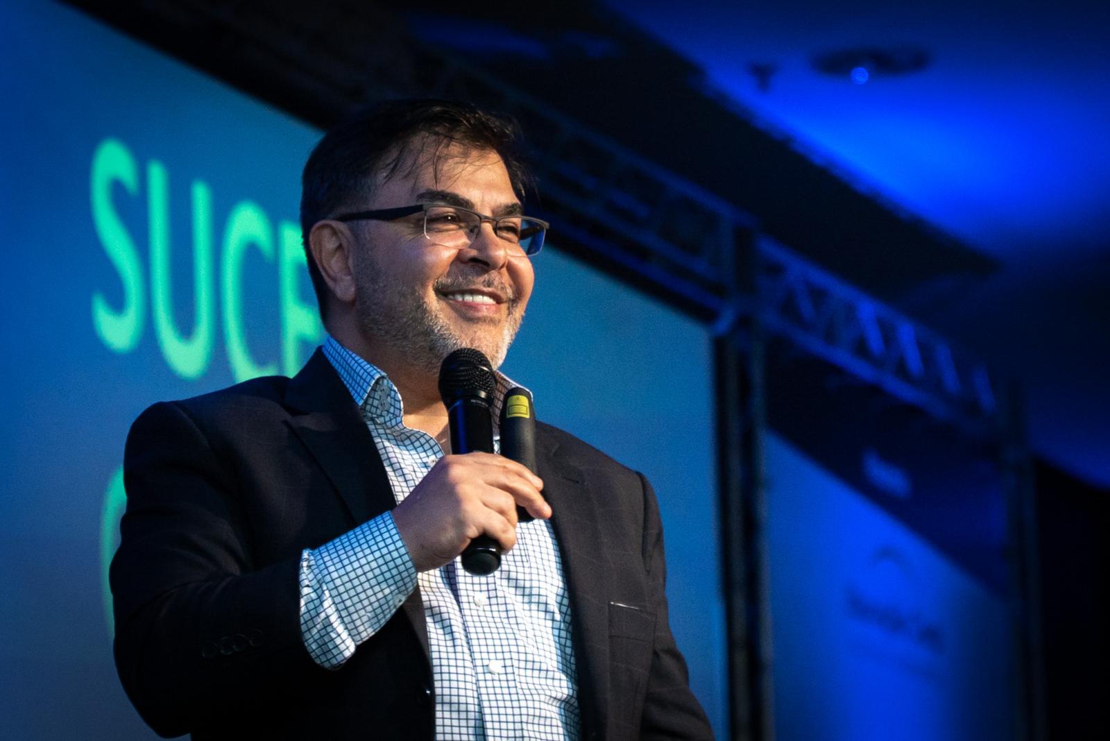 Signus apresenta live com Cláudio Tomanini na segunda, 11